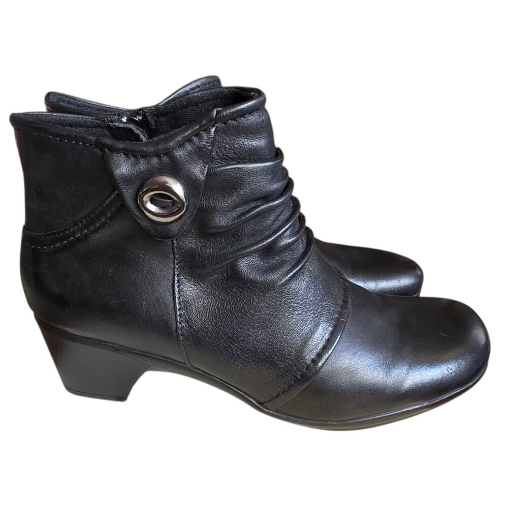 Earth Origins Mallory Ruched Ankle Boots Size 9 Wide Black With Button Accent